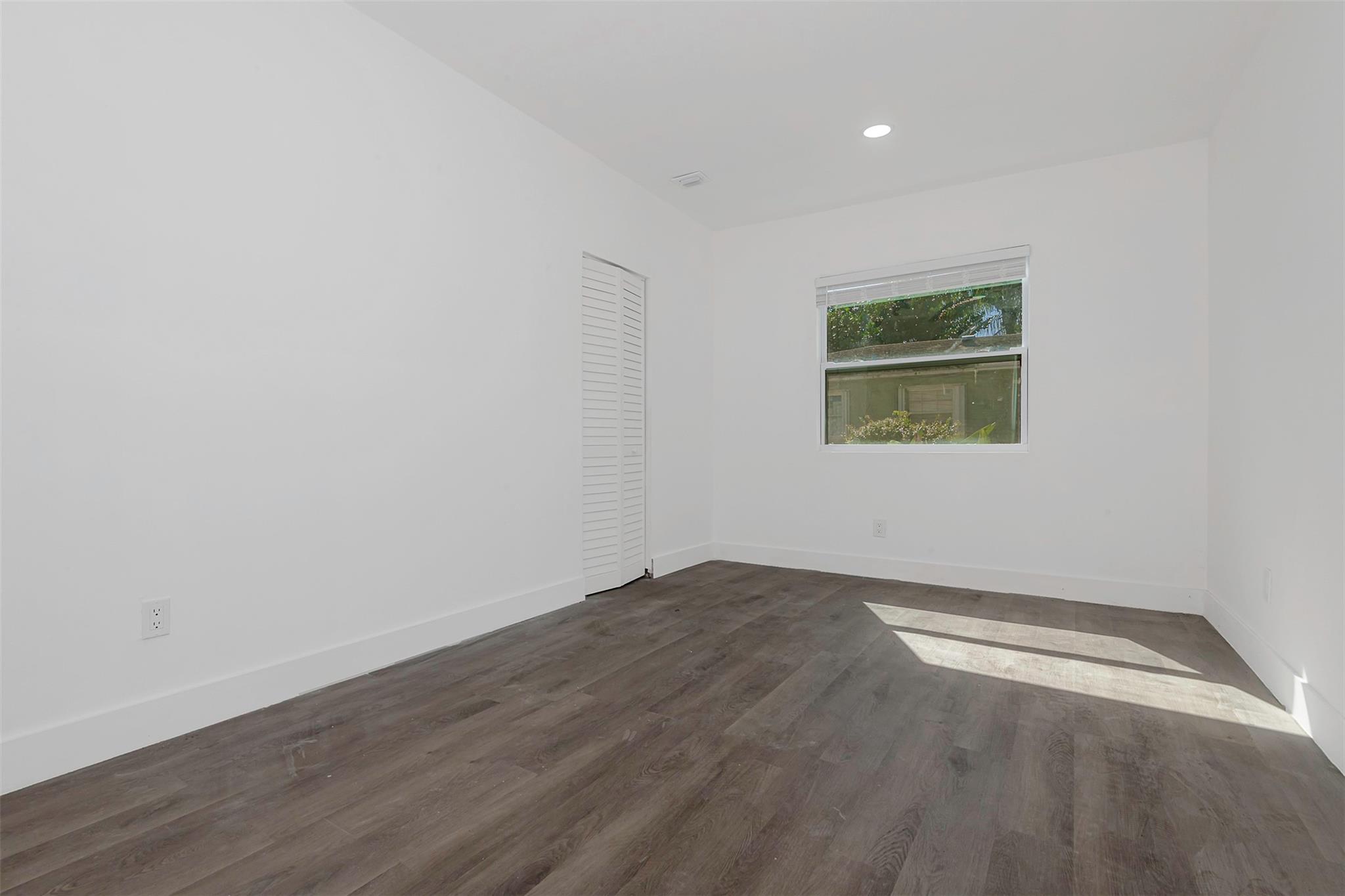 North Hollywood 4-1 B - Residential Income