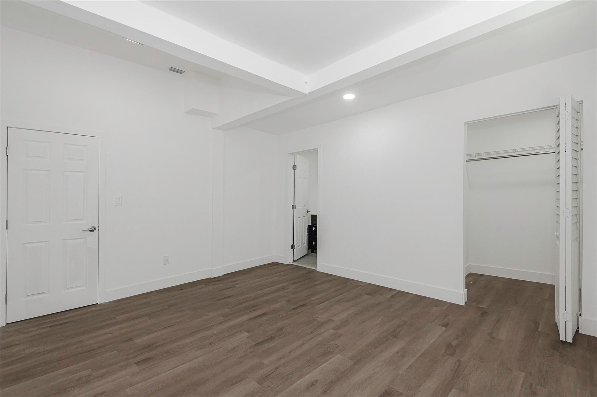 North Hollywood 4-1 B - Residential Income