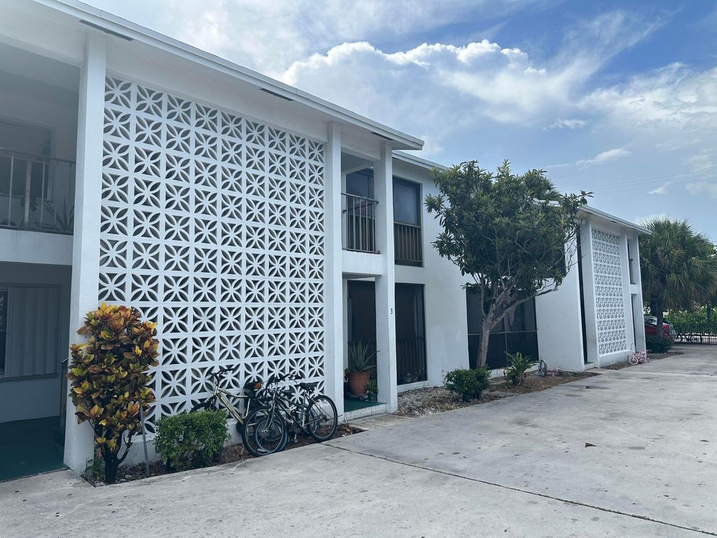 Photo of 1741 N 3rd Ave Avenue N #6, Lake Worth Beach, FL 33460 (MLS # B26011695)