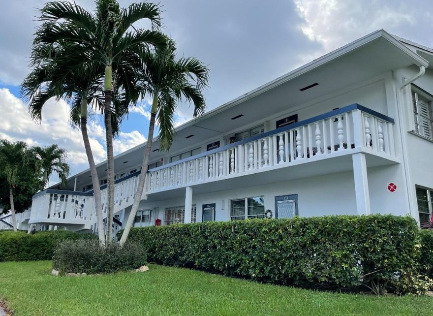Beautiful, bright updated unit in desirable Ventnor.  Newer kitchen with black appliances; 2019 A/C unit; 2023 water heater; undercounter lighting; plantation shutters in living room and bedroom; new bathroom, and tile throughout.  Sunny lanai porch overlooks private, quiet greenway and only steps from Ventnor pool and tennis court. Amenities included in HOA fee: Clubhouse; indoor and outdoor pools; sauna; extensive clubs; state of the art fitness facility; exercise classes; paddleball lessons & leagues; tennis lessons and leagues on both grass and hard courts; miniature golf; volleyball; badminton; 1,700 seat theatre featuring currently released movies & classics; shuttle services within your 24 hour secured, gated community; bus services; includes water, cable and pest control.