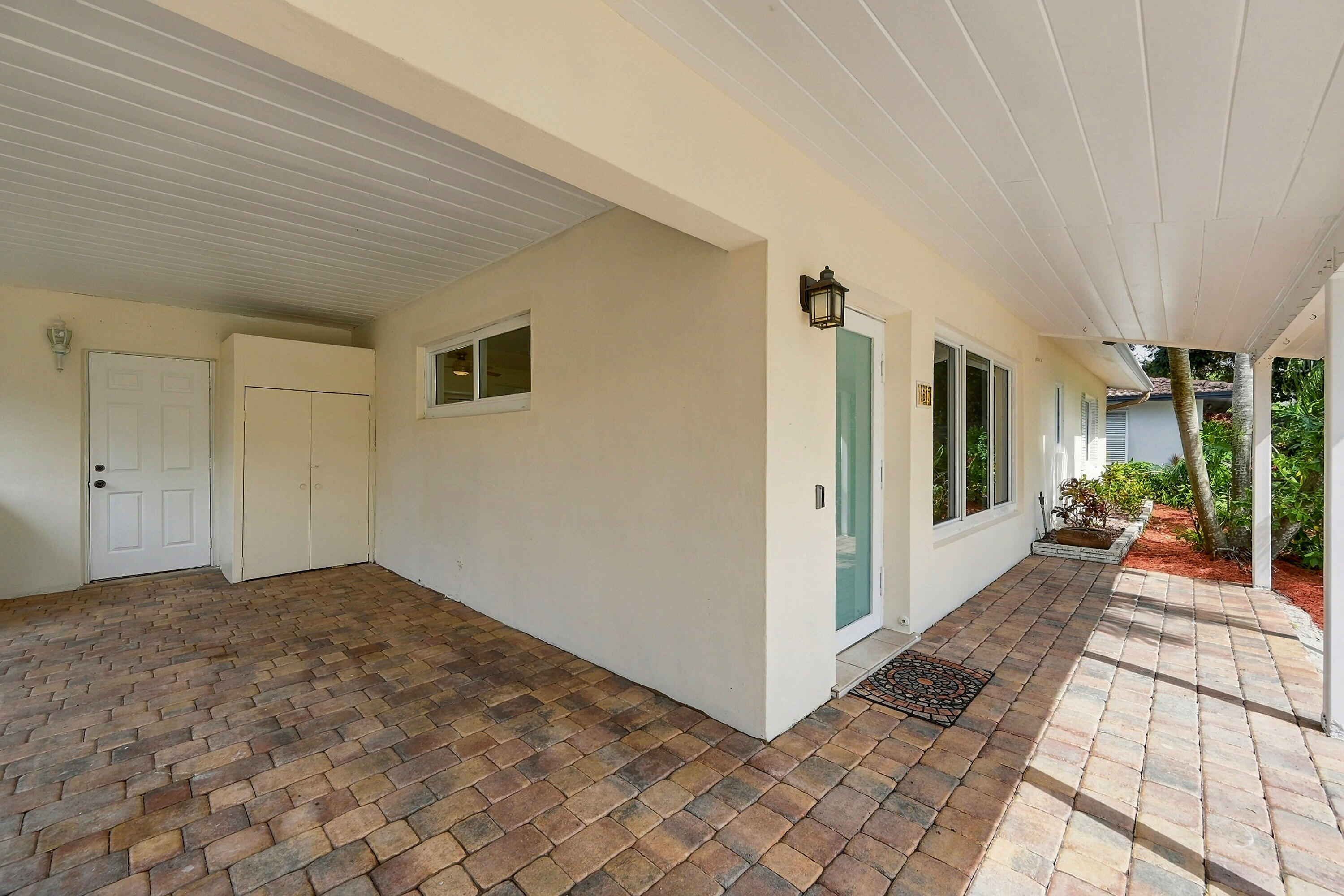 617 NW 28TH Court