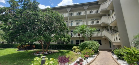 Photo of 2901 VICTORIA Circle #F2, Coconut Creek, FL 33066 (MLS # B26052085)