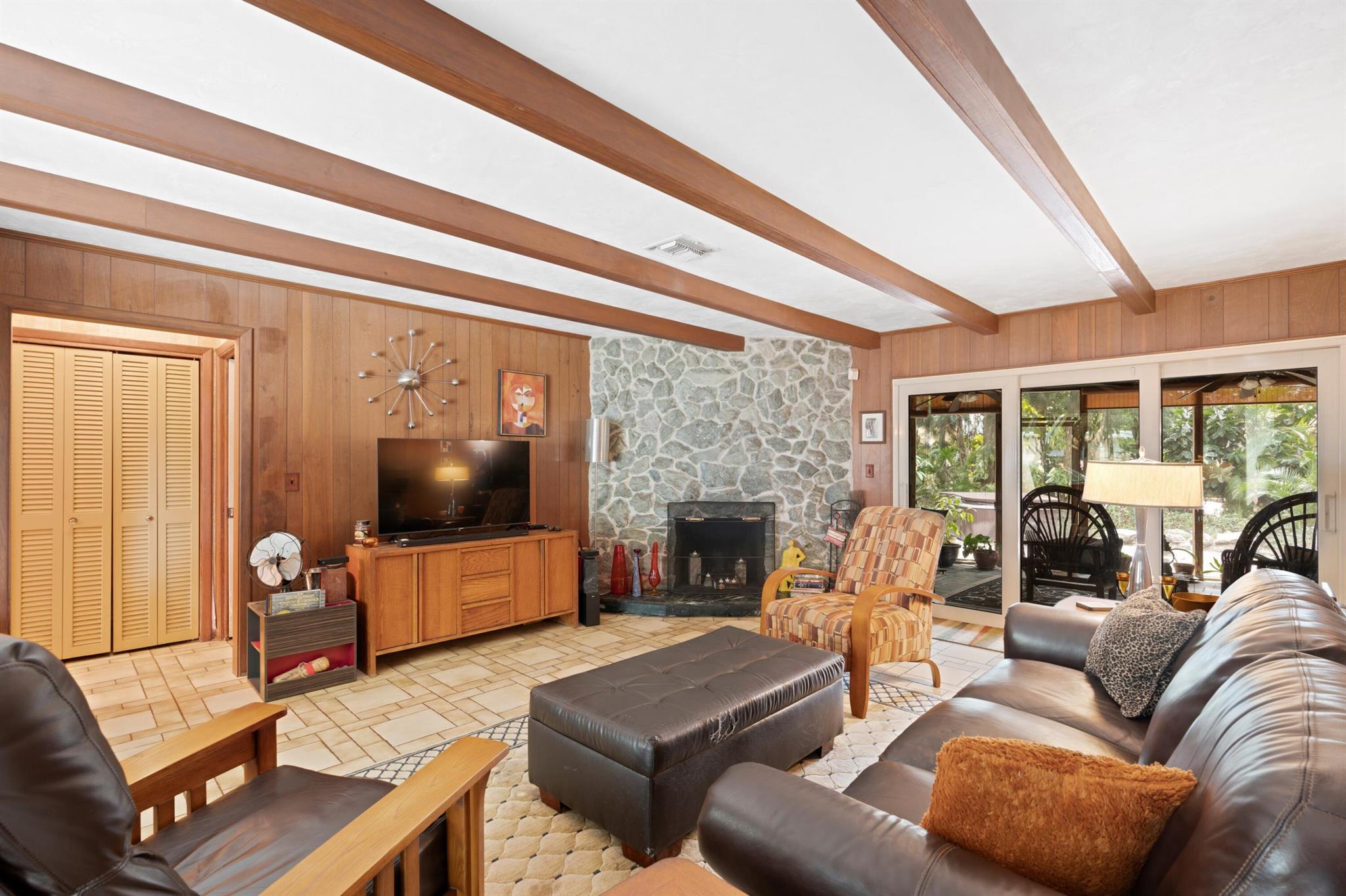 4284 Forest Lane