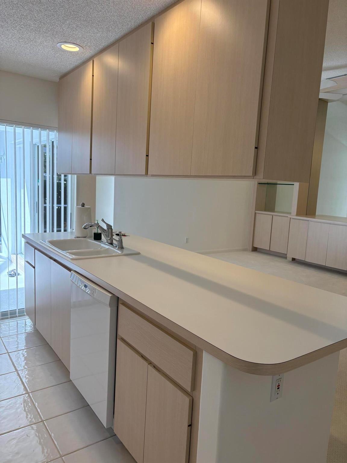 OAKS-SUNTERRACE 4 - Residential Lease