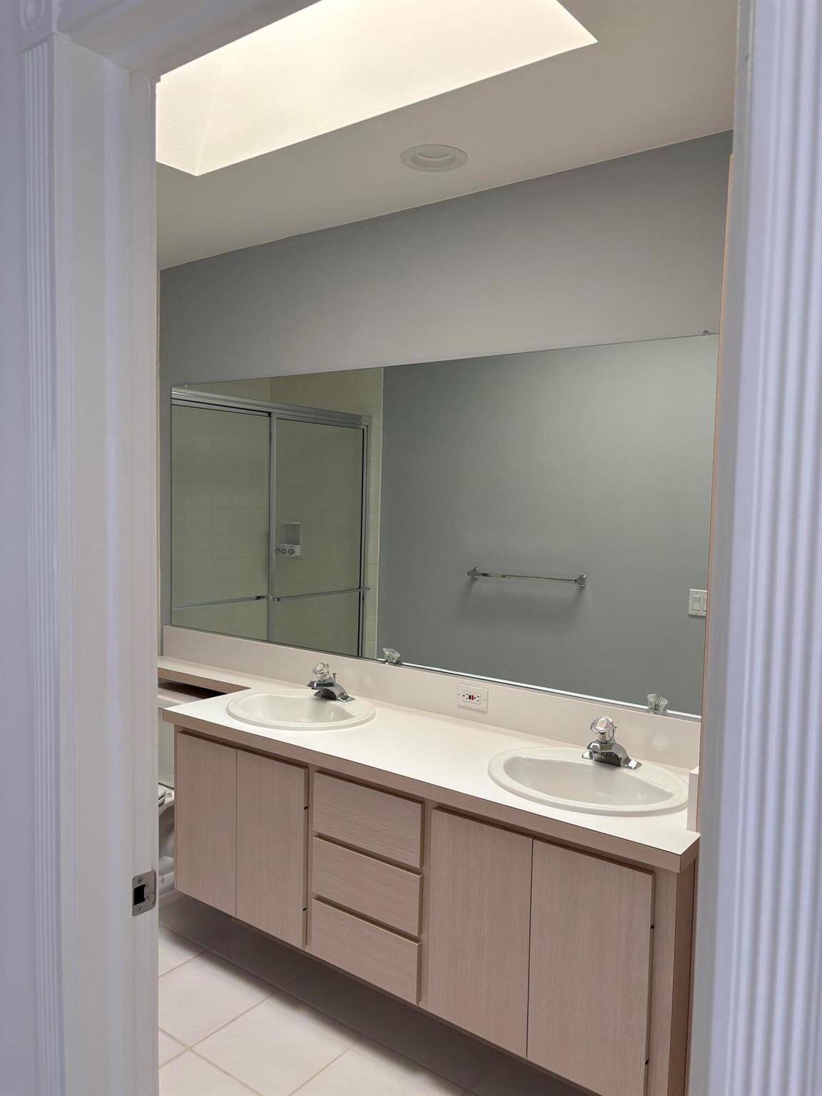 OAKS-SUNTERRACE 4 - Residential Lease