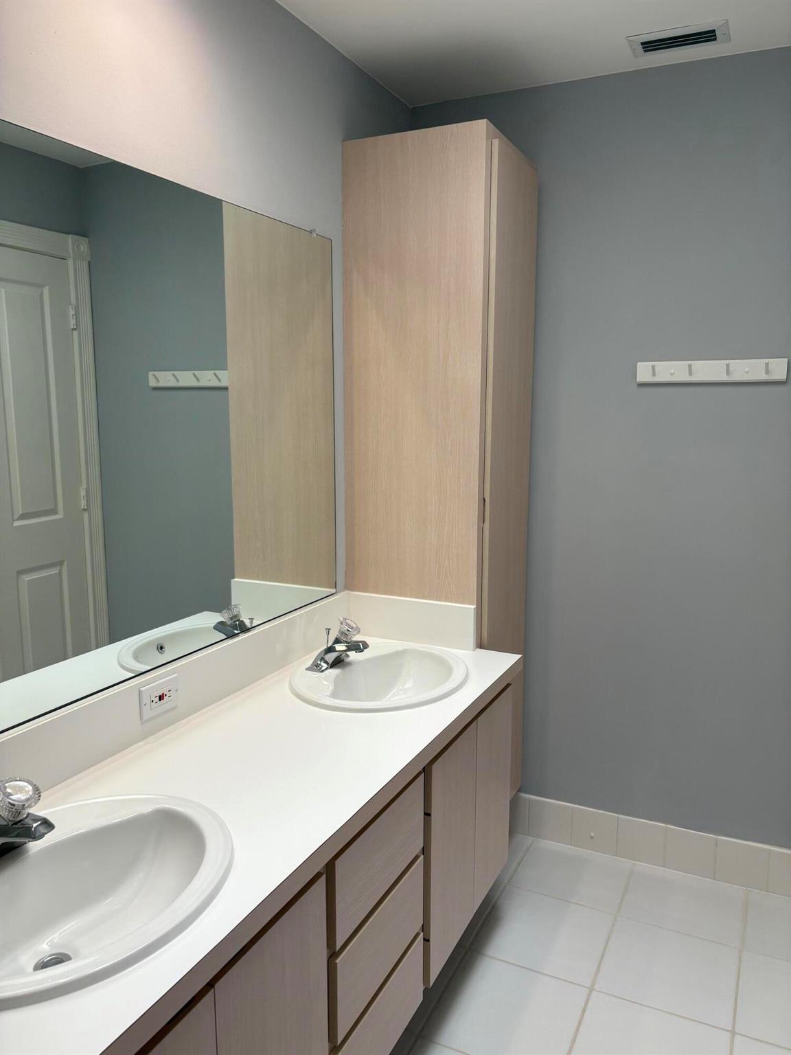 OAKS-SUNTERRACE 4 - Residential Lease