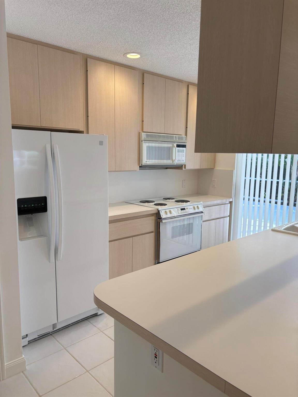 OAKS-SUNTERRACE 4 - Residential Lease