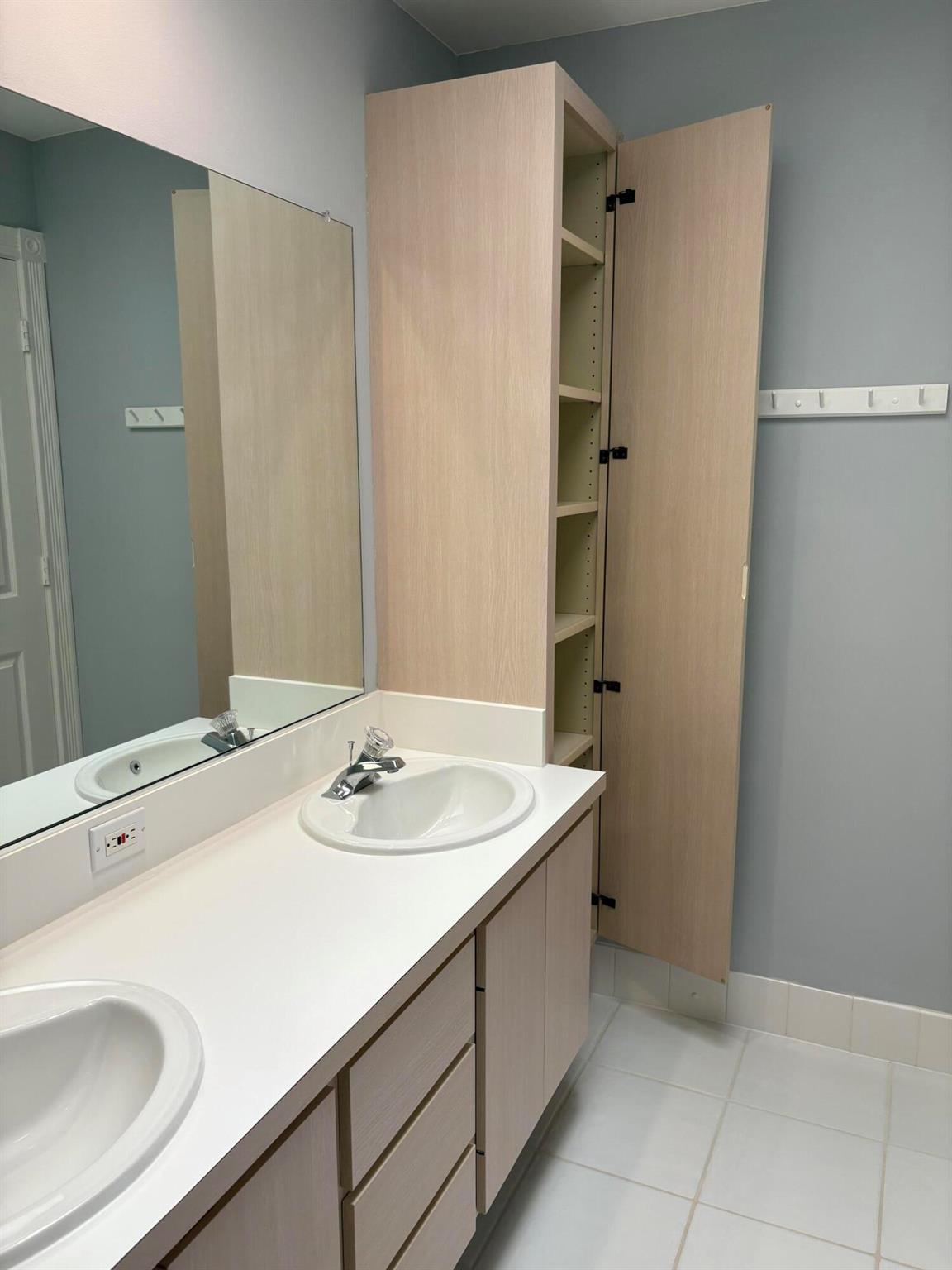 OAKS-SUNTERRACE 4 - Residential Lease