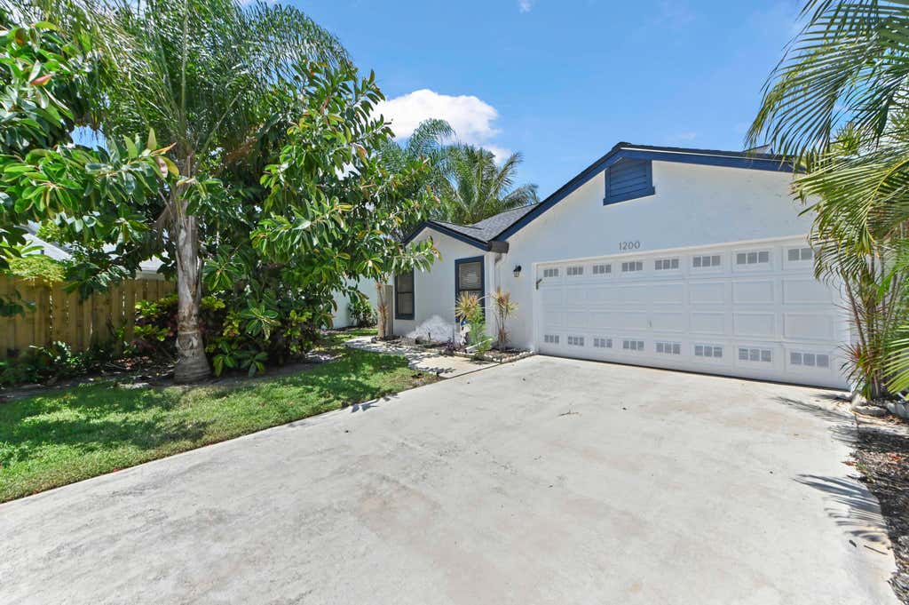 Photo of 1200 NW 18th Avenue, Delray Beach, FL 33445 (MLS # B26058739)