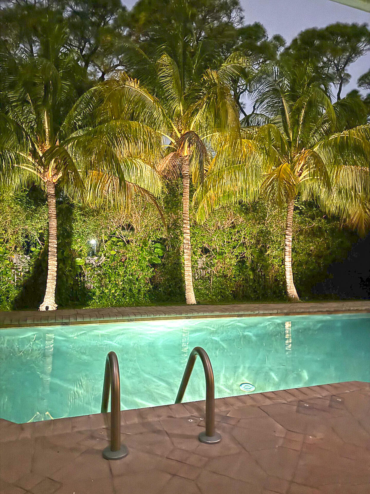 2560 Whispering Oaks Lane