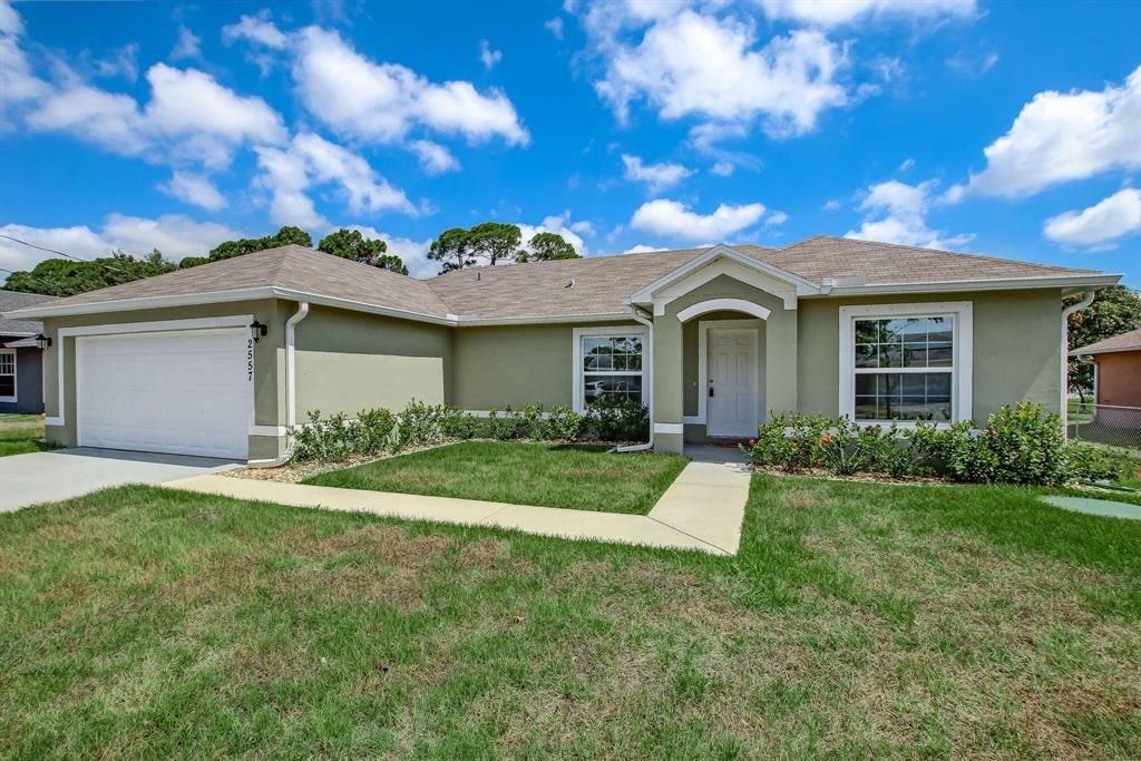Photo of 2557 SE Mariposa Avenue, Port Saint Lucie, FL 34952 (MLS # R10718742)