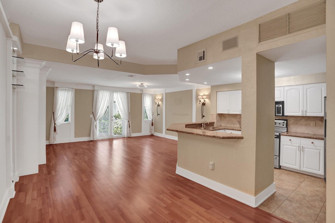 1900 Oceanwalk Lane 115