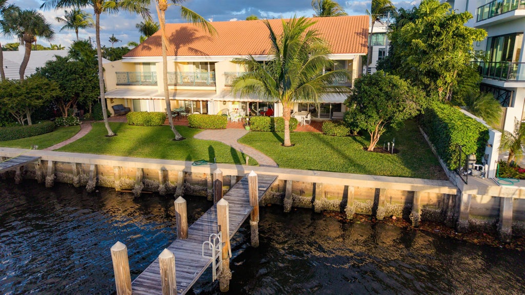 Photo of 336 VENETIAN Drive #1, Delray Beach, FL 33483 (MLS # B26082901)
