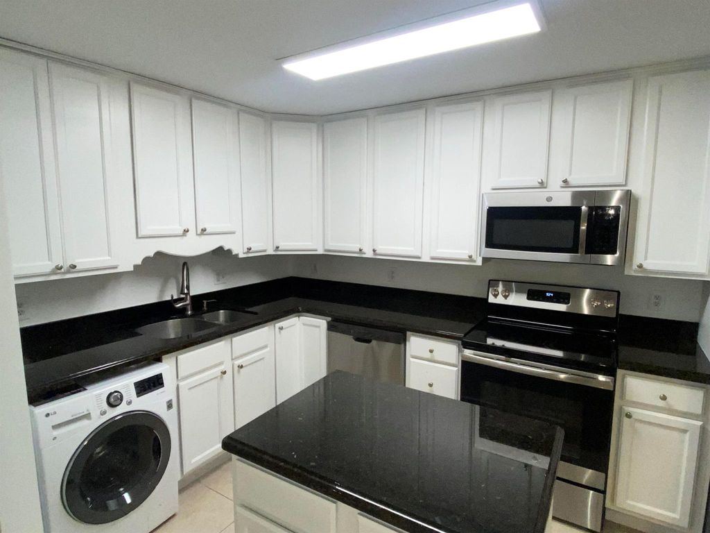 Photo of 102 N Lakeside Drive #3, Lake Worth Beach, FL 33460 (MLS # R11100373)