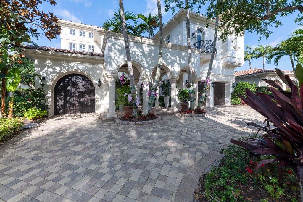 Photo of 11127 Green Bayberry Drive, Palm Beach Gardens, FL 33418 (MLS # R10786013)