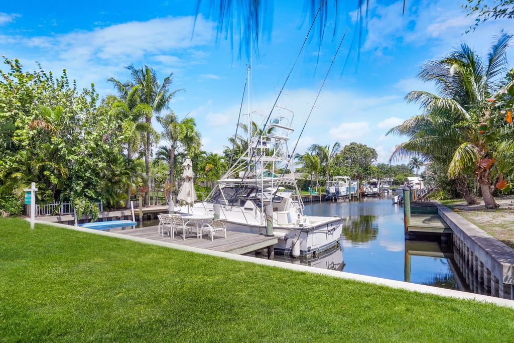 Photo of 2611 Old Donald Ross Road, Palm Beach Gardens, FL 33410 (MLS # R11069114)