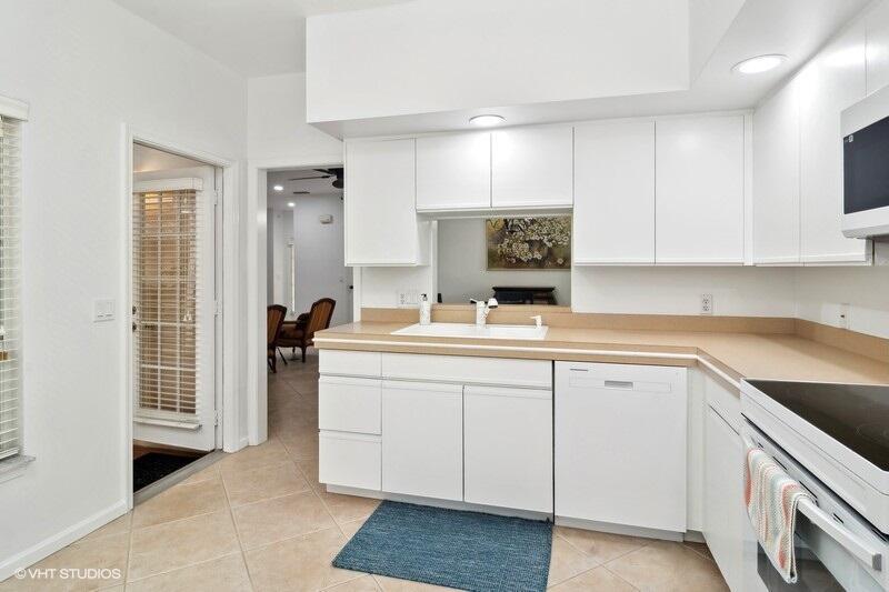 RESERVE GOLF VILLAS - Residential Lease