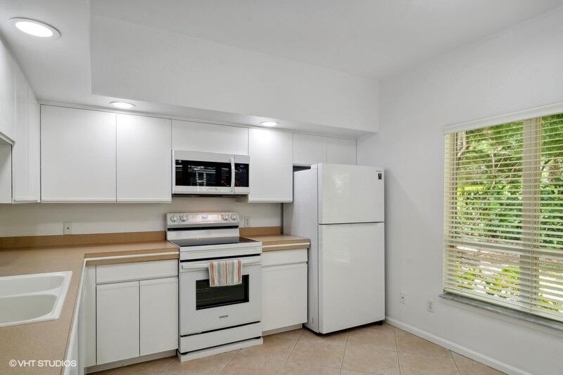 RESERVE GOLF VILLAS - Residential Lease
