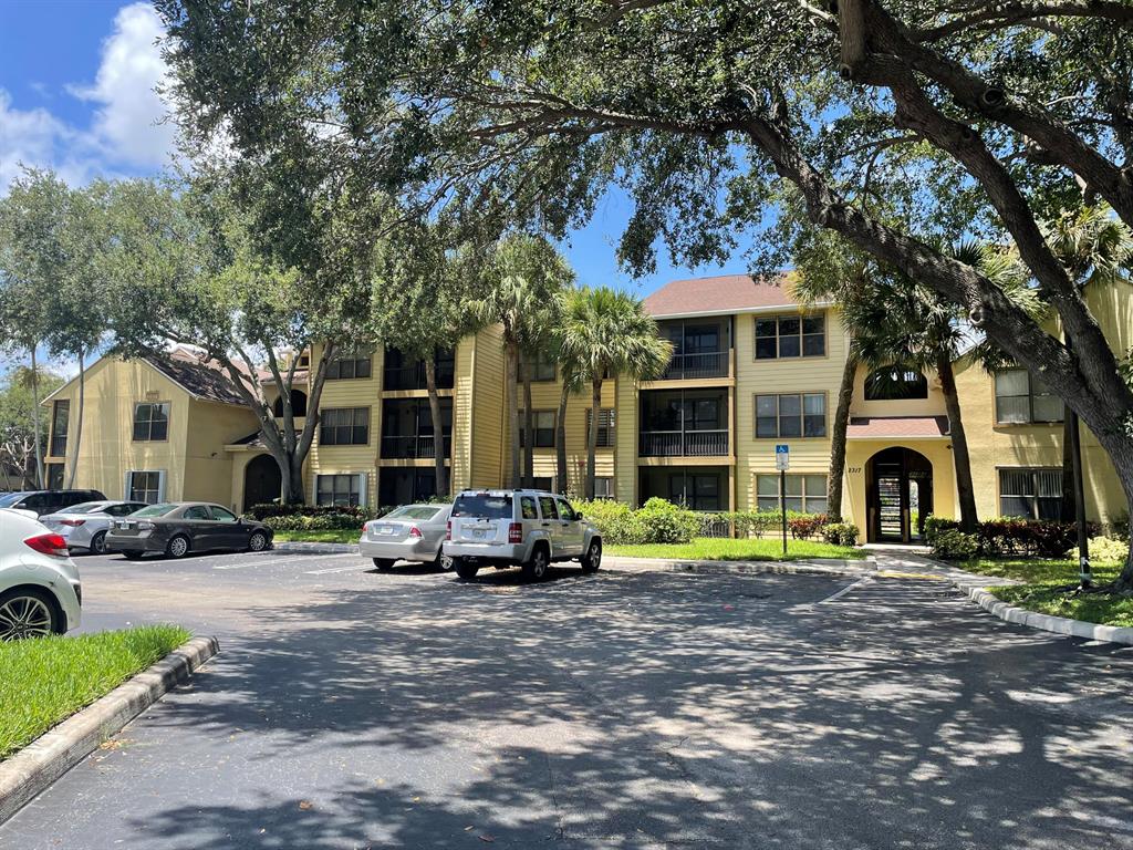 Photo of 2317 N Congress 21 Avenue Ave #21, Boynton Beach, FL 33426 (MLS # R10821091)
