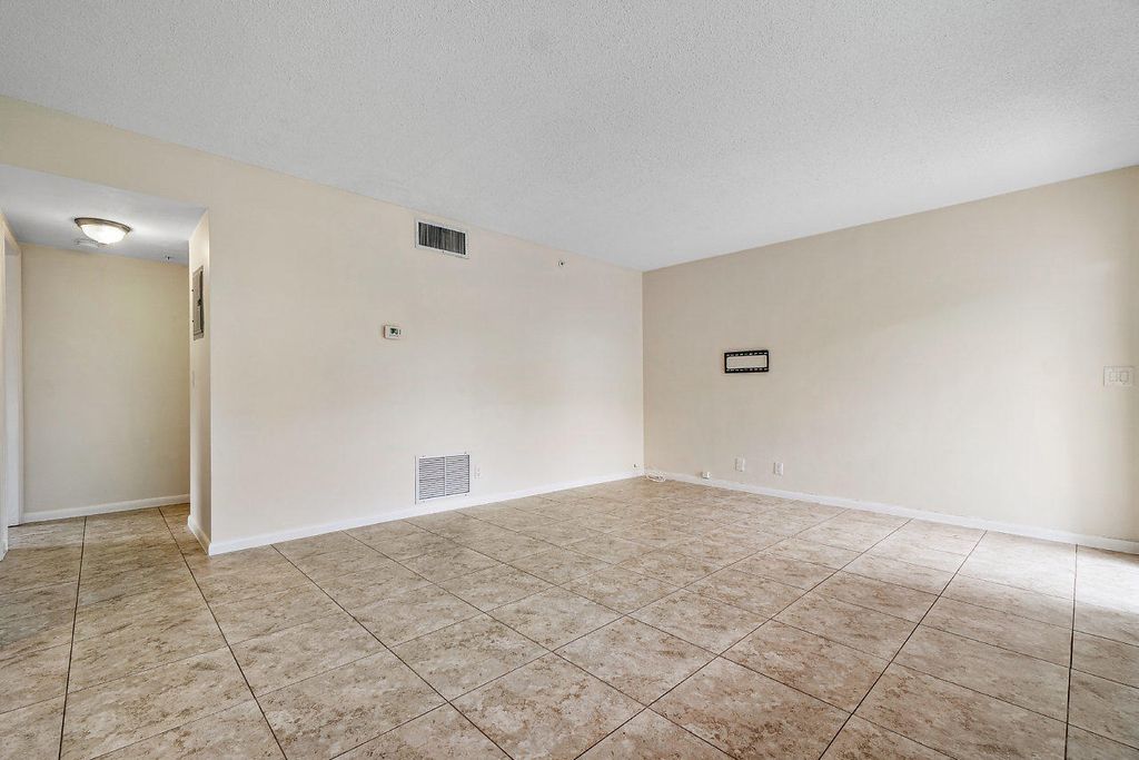 Photo of 701 NE 7th Avenue #4, Delray Beach, FL 33483 (MLS # R10974461)