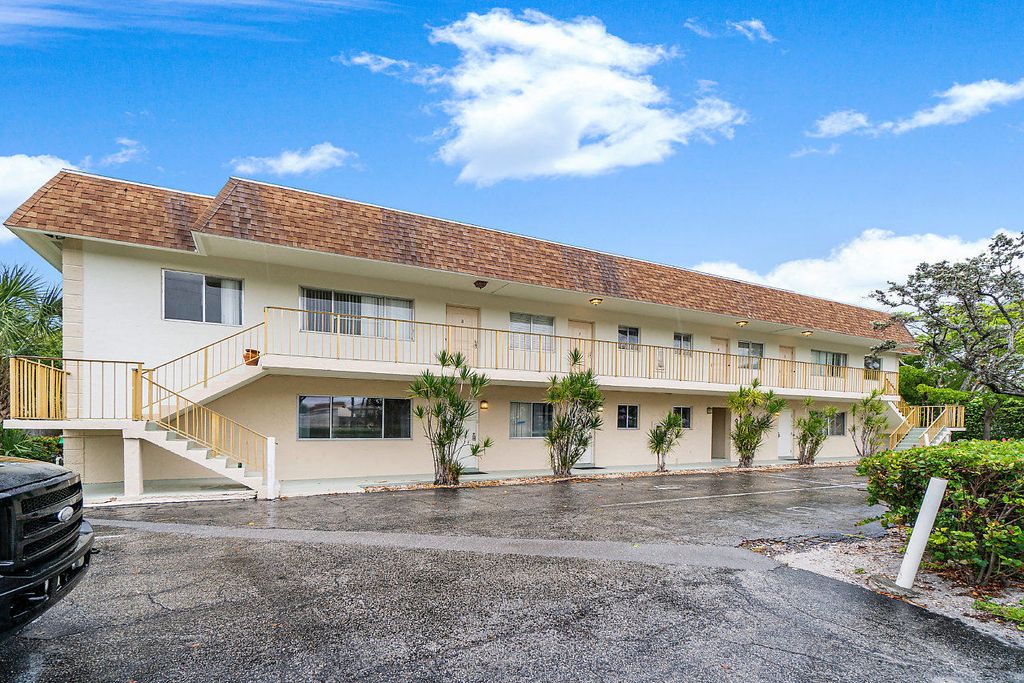 Photo of 701 NE 7th Avenue #4, Delray Beach, FL 33483 (MLS # R10974461)