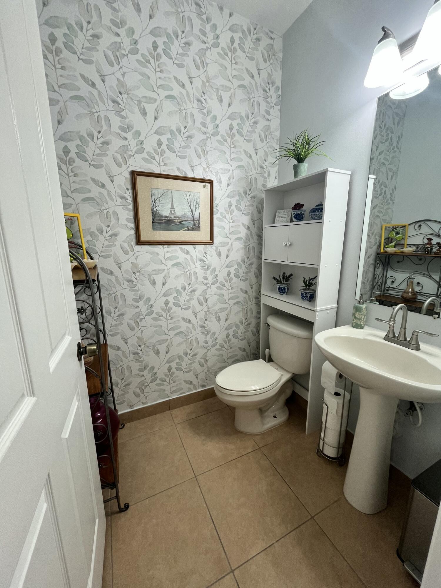 MILITARY TRAIL PUD - Residential Lease