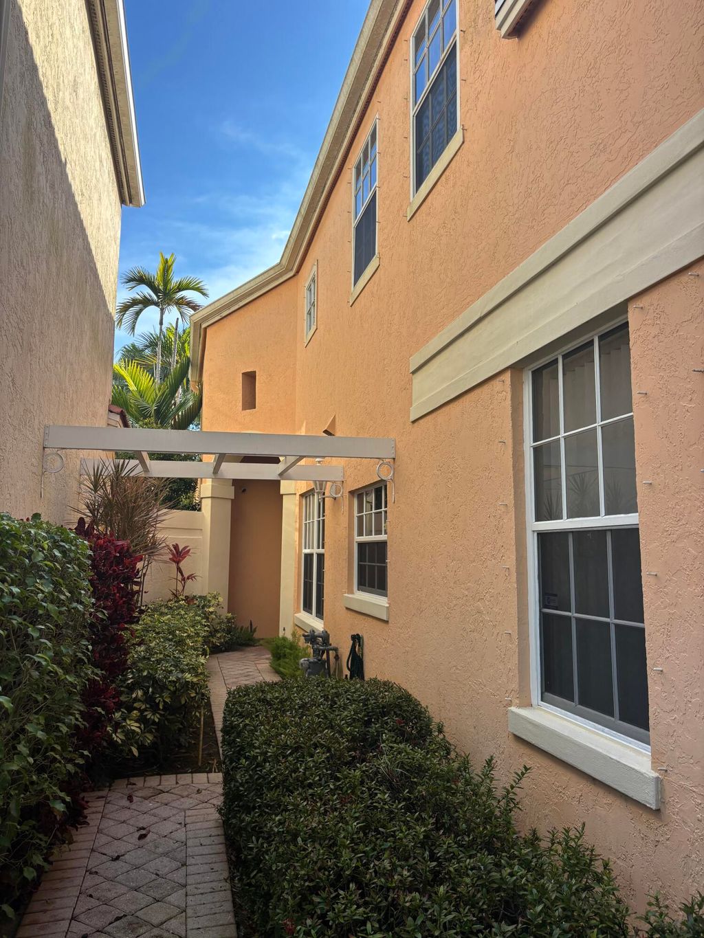 Photo of 33 VÃ­a Verona, Palm Beach Gardens, FL 33418 (MLS # B26024643)