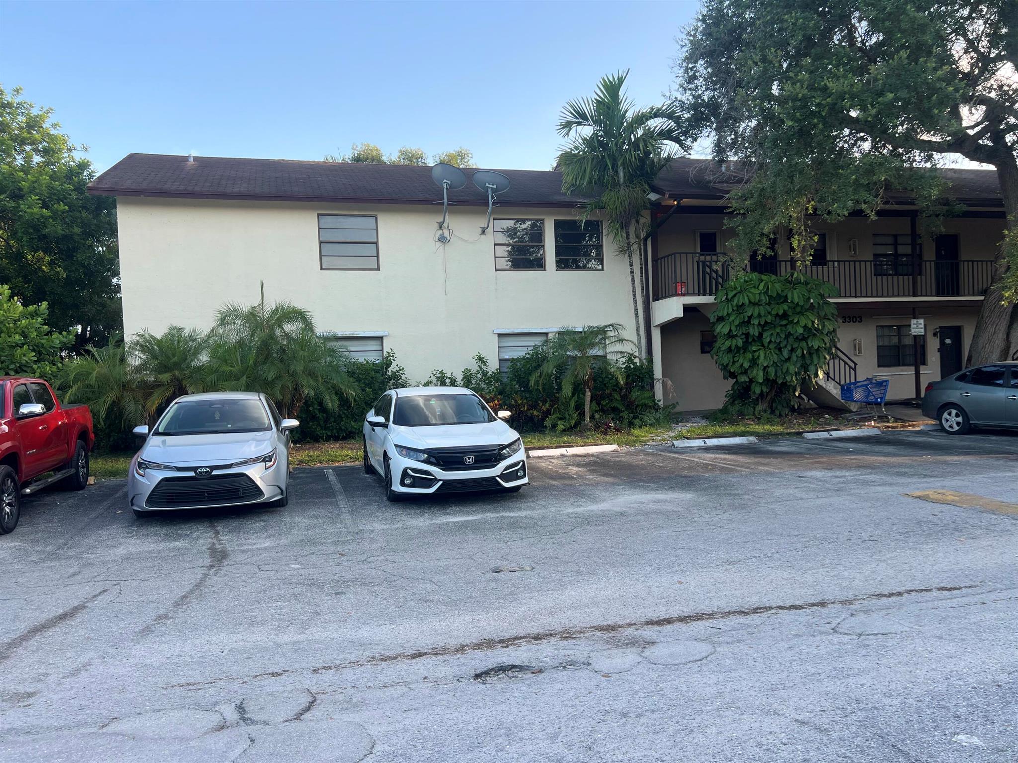 Beautiful Total 3 bedrooms, 2 baths CBS Condominium in the city of Lake Worth. The brand-new kitchen features, granite countertops, stainless steel appliances and wood floors throughout the home. ALL bathrooms have been fully renovated. Fully Renovated Condominium. Such a nice and quiet neighborhood. Very good school district Within proximity of supermarkets, shops, highways, restaurants etc. Water is included with the HOA. Move-in ready with comfort!** don't miss this opportunity**