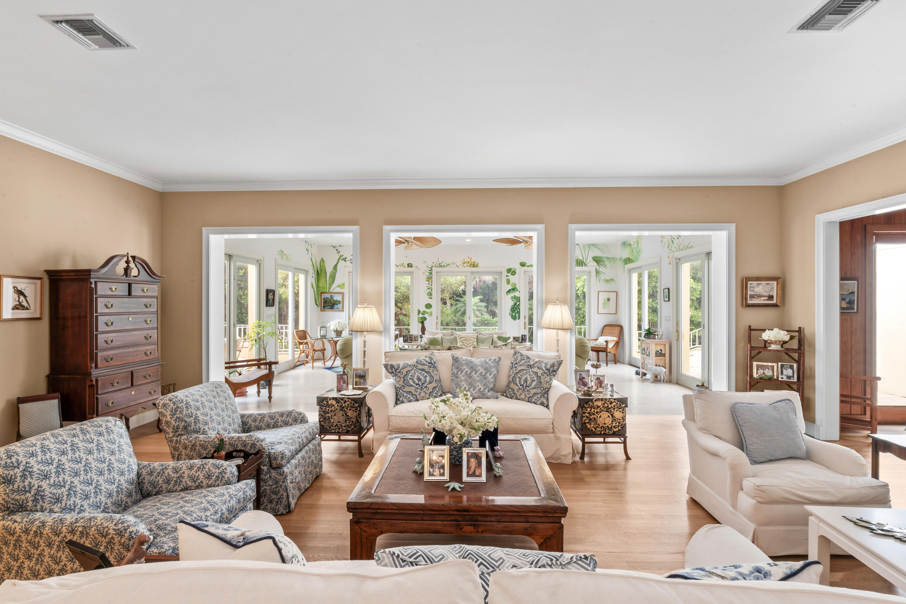 EL ENCANTO - Residential