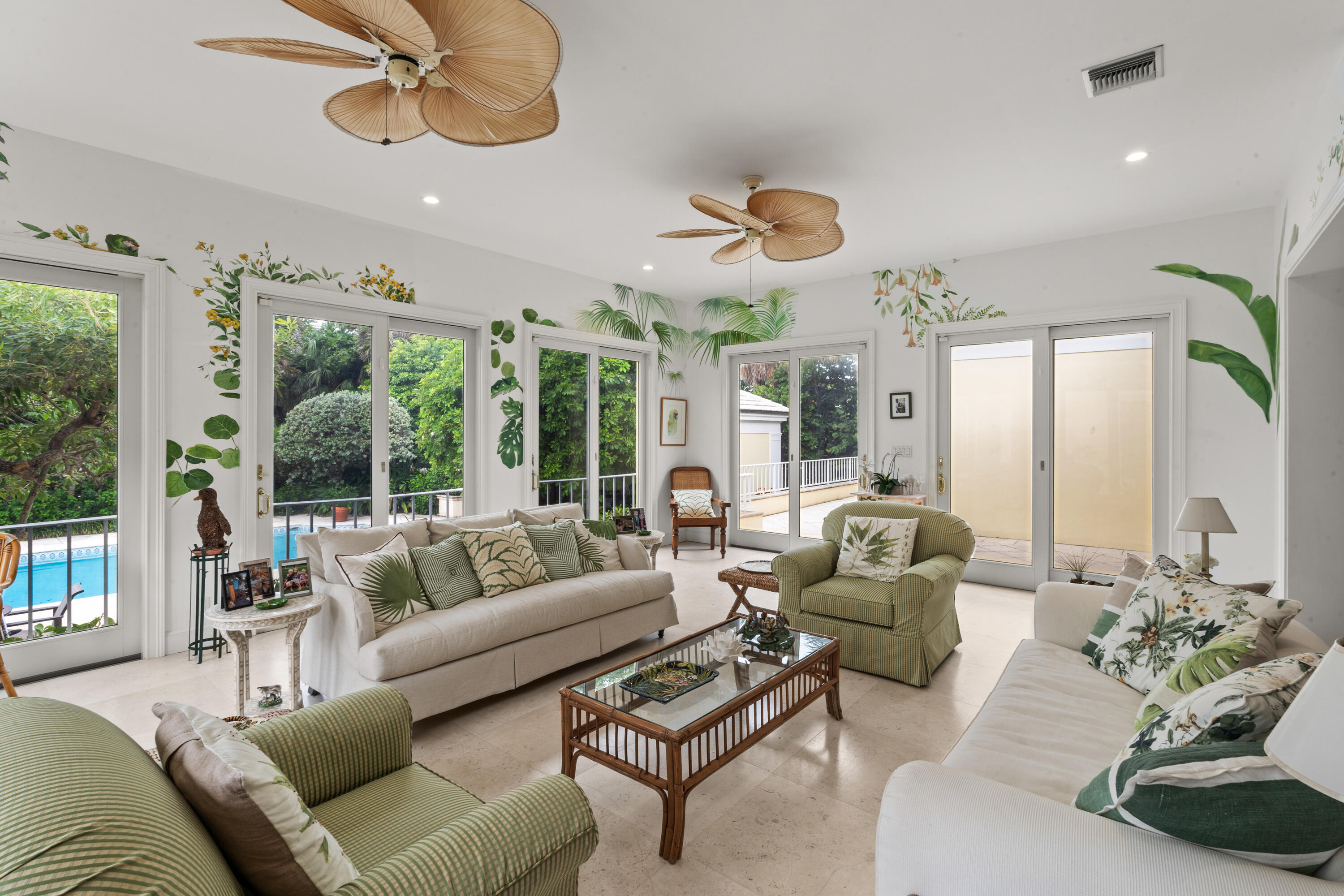 EL ENCANTO - Residential