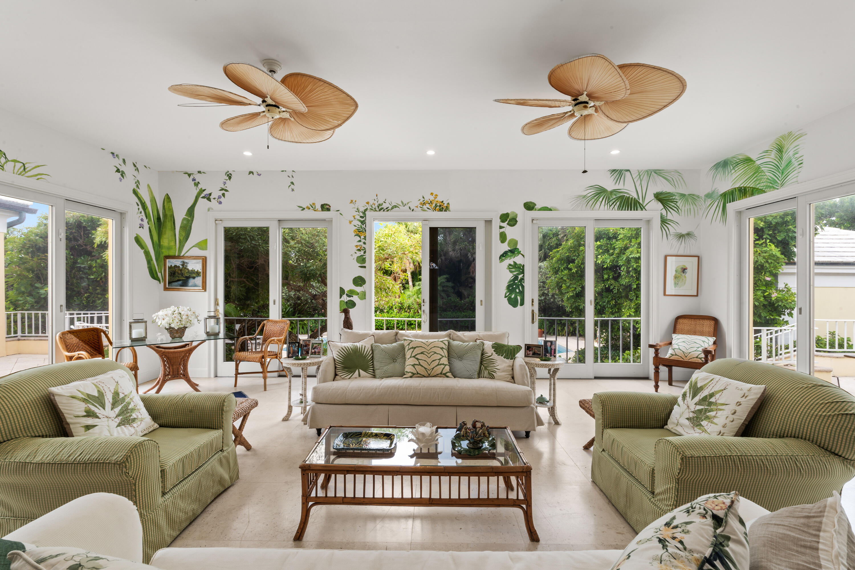 EL ENCANTO - Residential