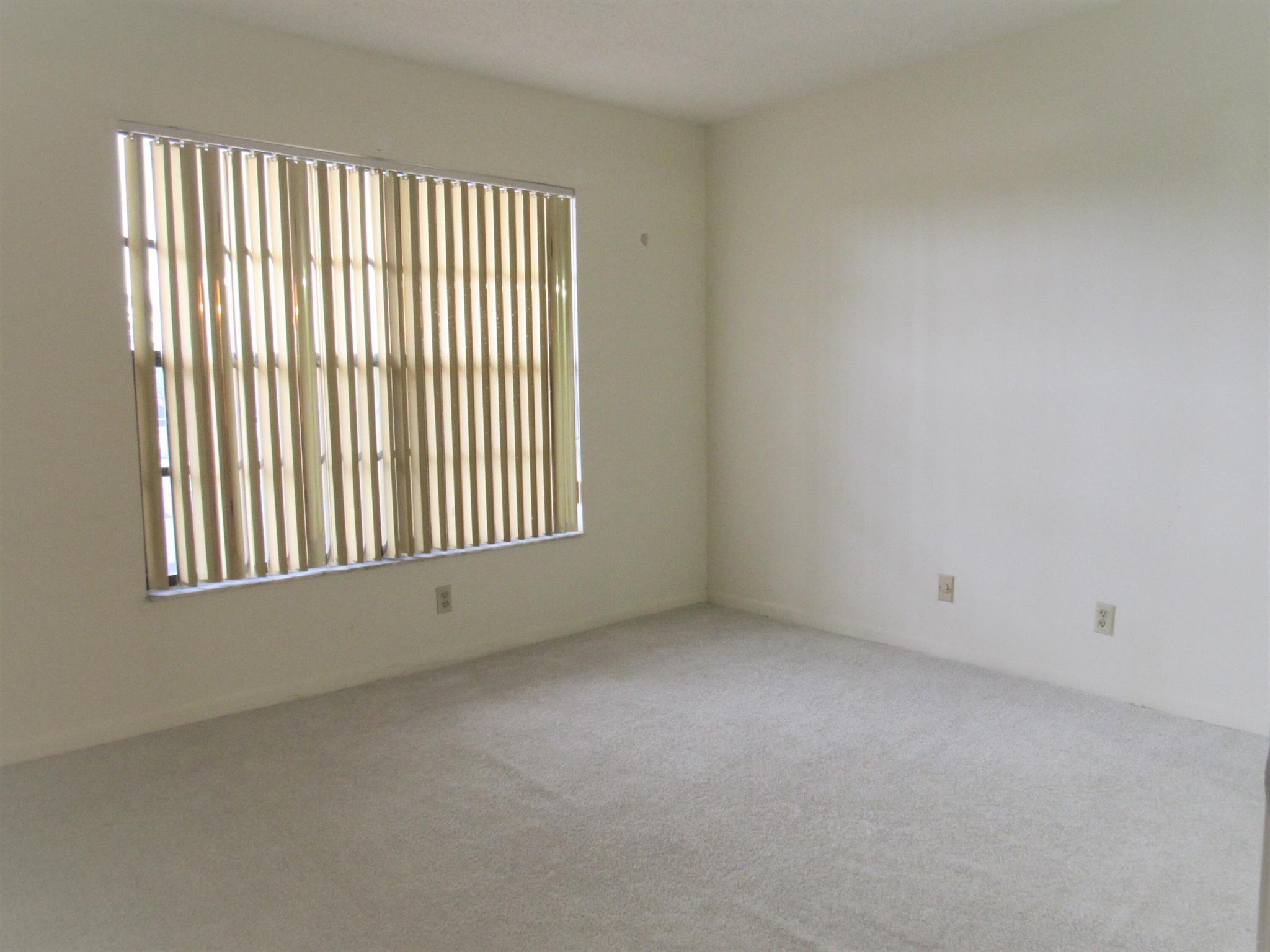 4640 Lucerne Lakes Boulevard 206, Lake Worth, FL, 33467/$118,000 4 4640 Lucerne Lakes Boulevard 206