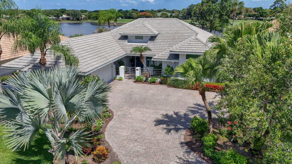 Photo of 1306 SE Brewster Place SE, Stuart, FL 34997 (MLS # B26043045)