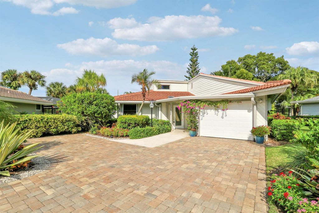 Photo of 13886 Whispering Lakes Lane, Palm Beach Gardens, FL 33418 (MLS # R11140251)