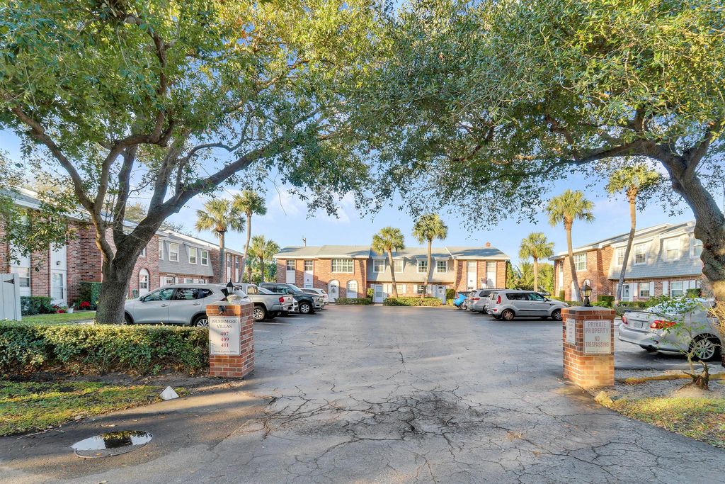 Photo of 407 N Cypress Drive #3, Tequesta, FL 33469 (MLS # R11067238)