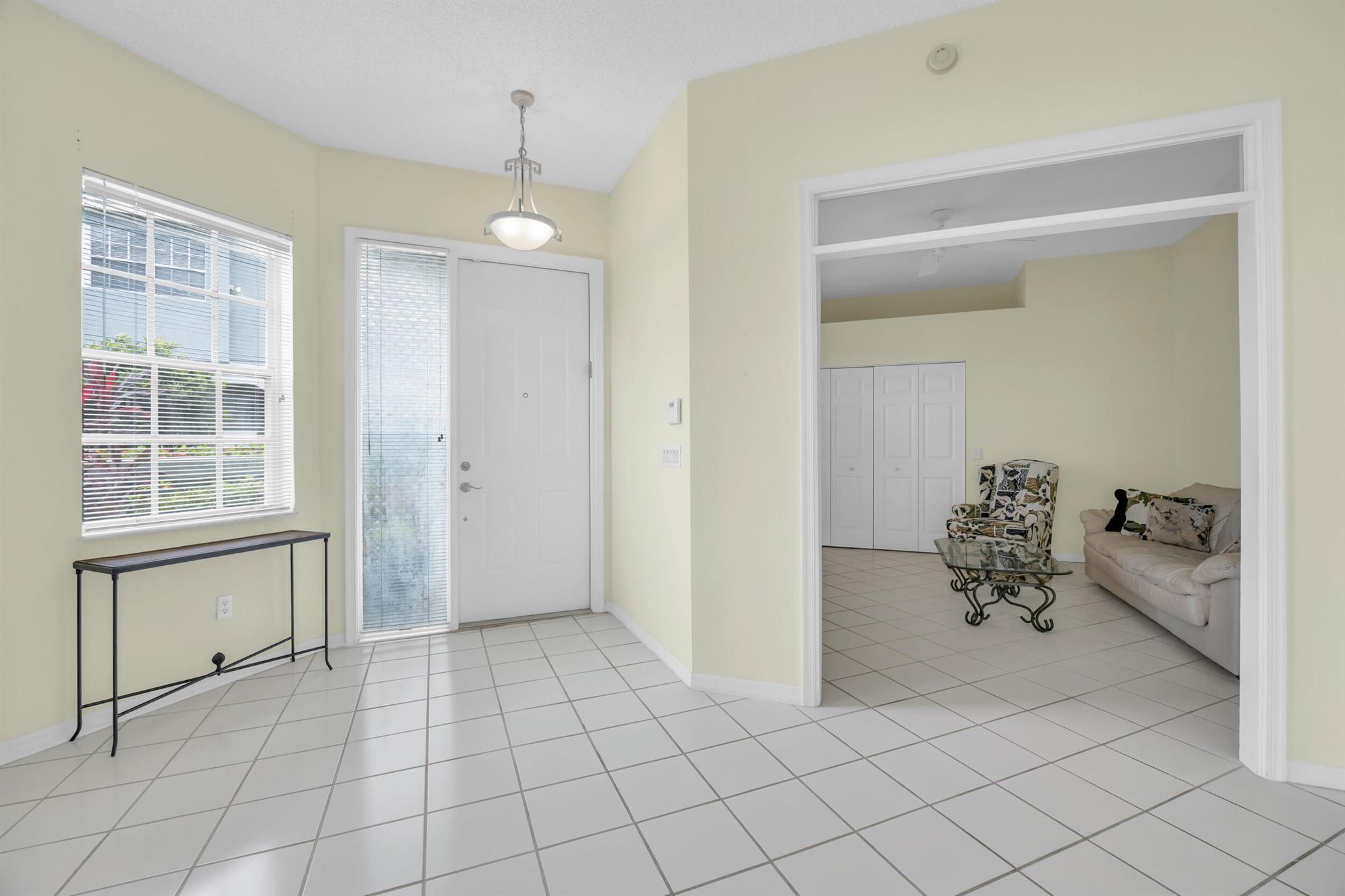 10172 Andover Coach Circle G2, Lake Worth, FL, 33449/$199,900 4 10172 Andover Coach Circle G2
