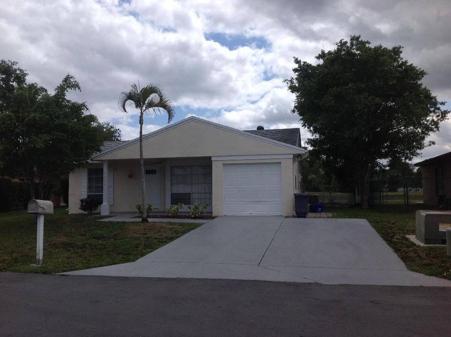 Must see this beautiful, cozy home in very well kept neighborhood. Totally renovated, beautiful new bathrooms, kitchen with wood cabinets and granite counter tops.Tile and wood floors. Available right away.