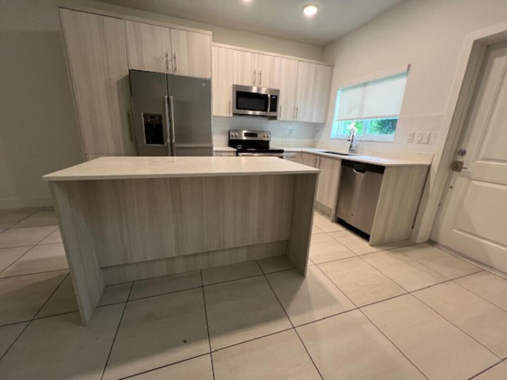 3884 Melaleuca Lane 308