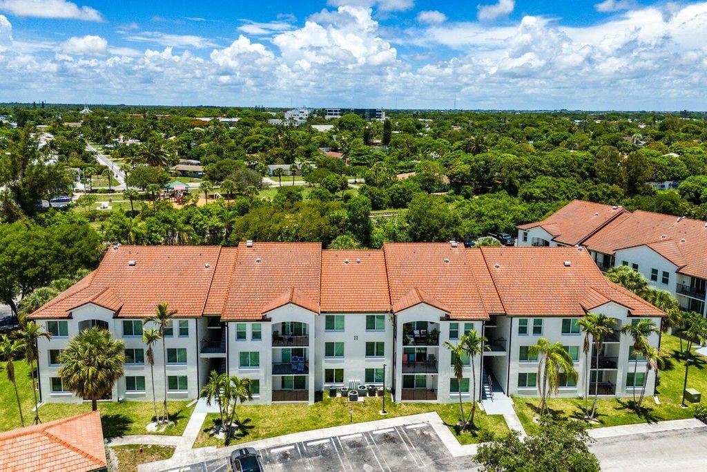 Photo of 1109 Villa Circle, Boynton Beach, FL 33435 (MLS # R11099123)