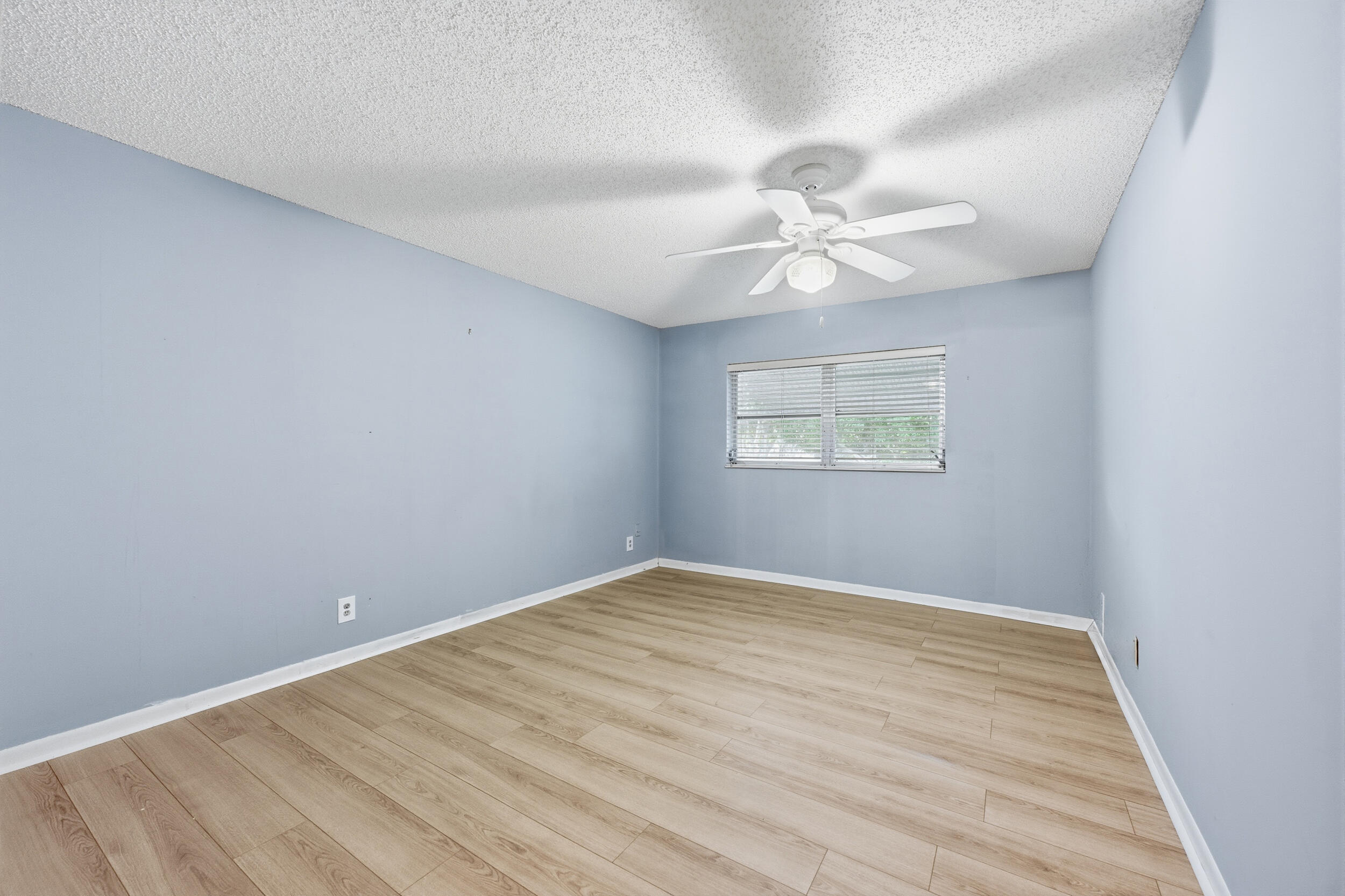 DELRAY VILLAS 3 - Residential