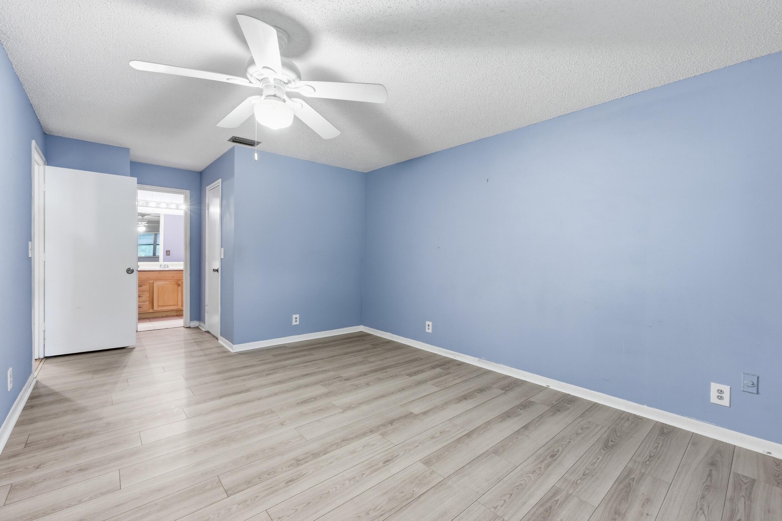 DELRAY VILLAS 3 - Residential