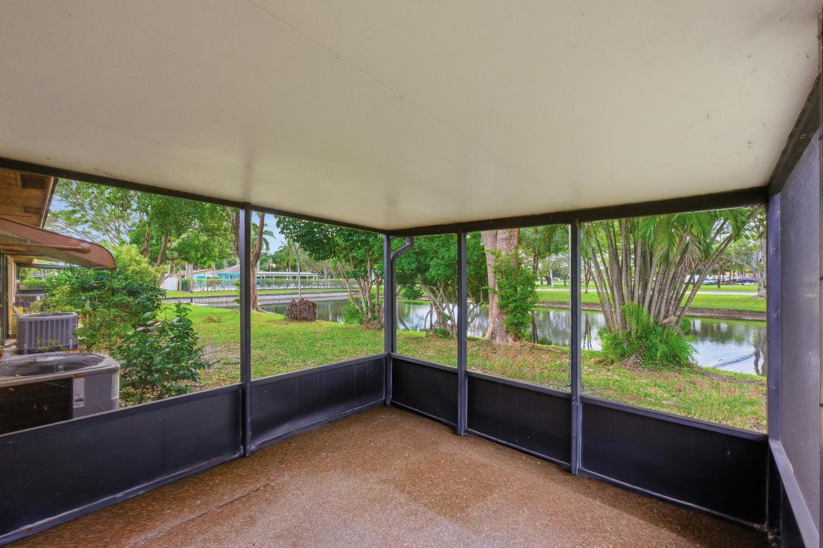 DELRAY VILLAS 3 - Residential