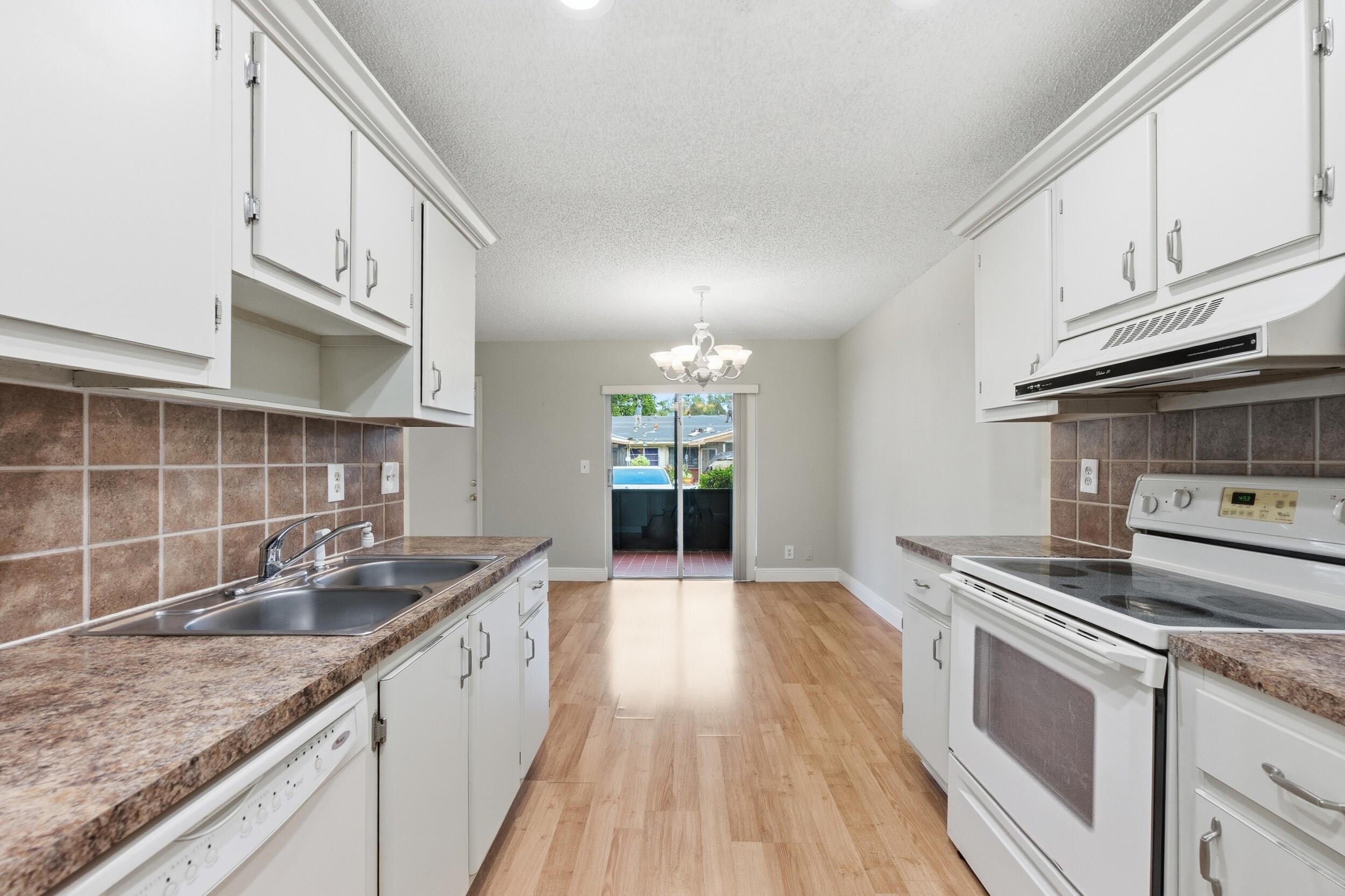 DELRAY VILLAS 3 - Residential