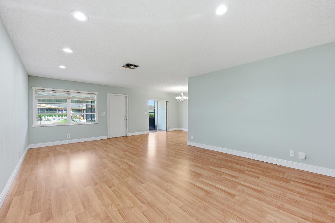 DELRAY VILLAS 3 - Residential