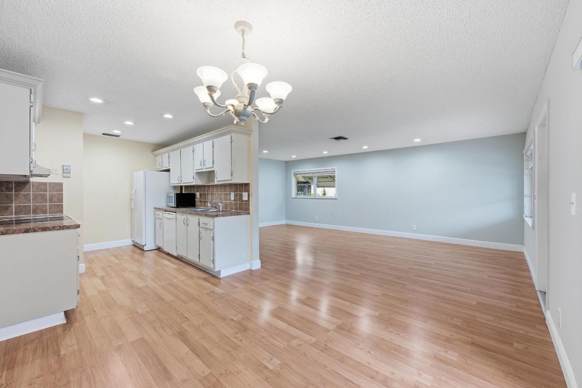 DELRAY VILLAS 3 - Residential