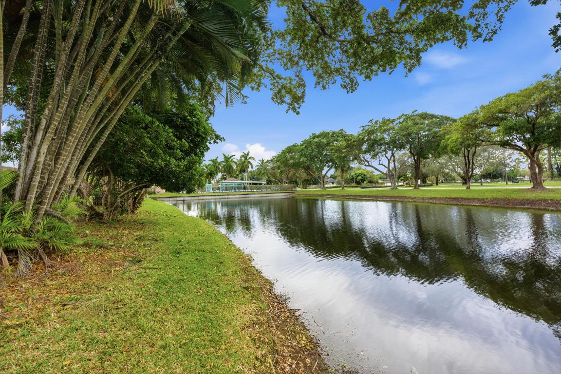 DELRAY VILLAS 3 - Residential