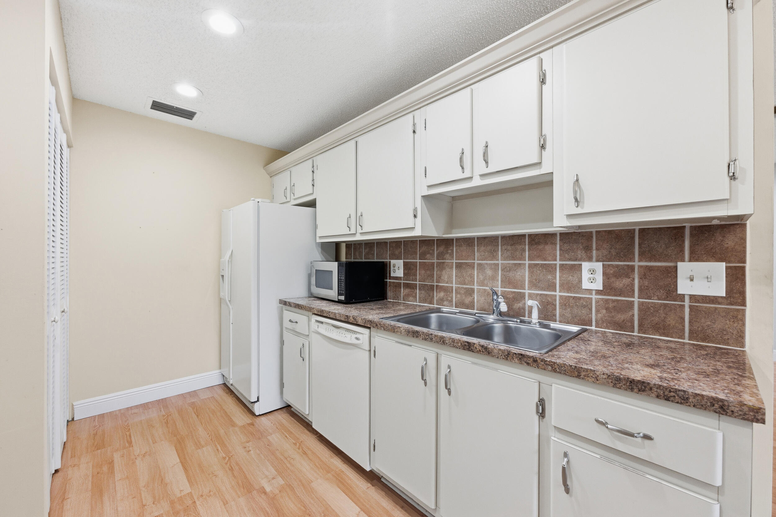 DELRAY VILLAS 3 - Residential