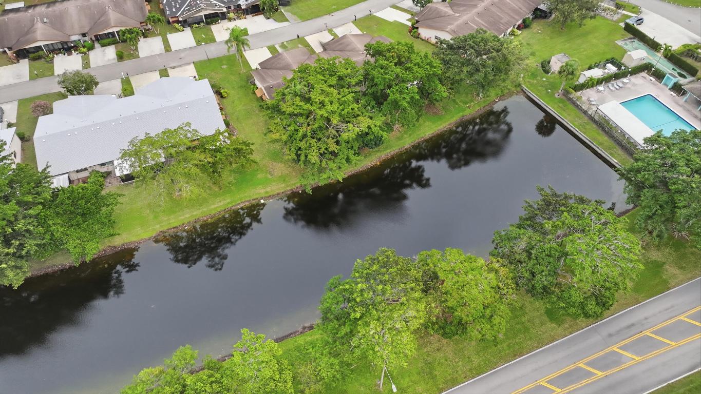 DELRAY VILLAS 3 - Residential