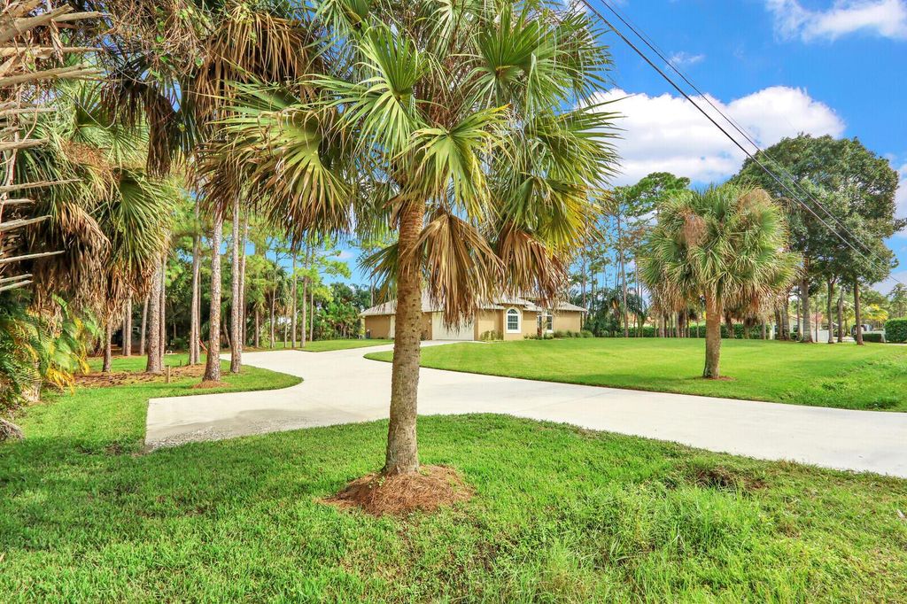 Photo of 15096 76th Trail N, Palm Beach Gardens, FL 33418 (MLS # R11129659)