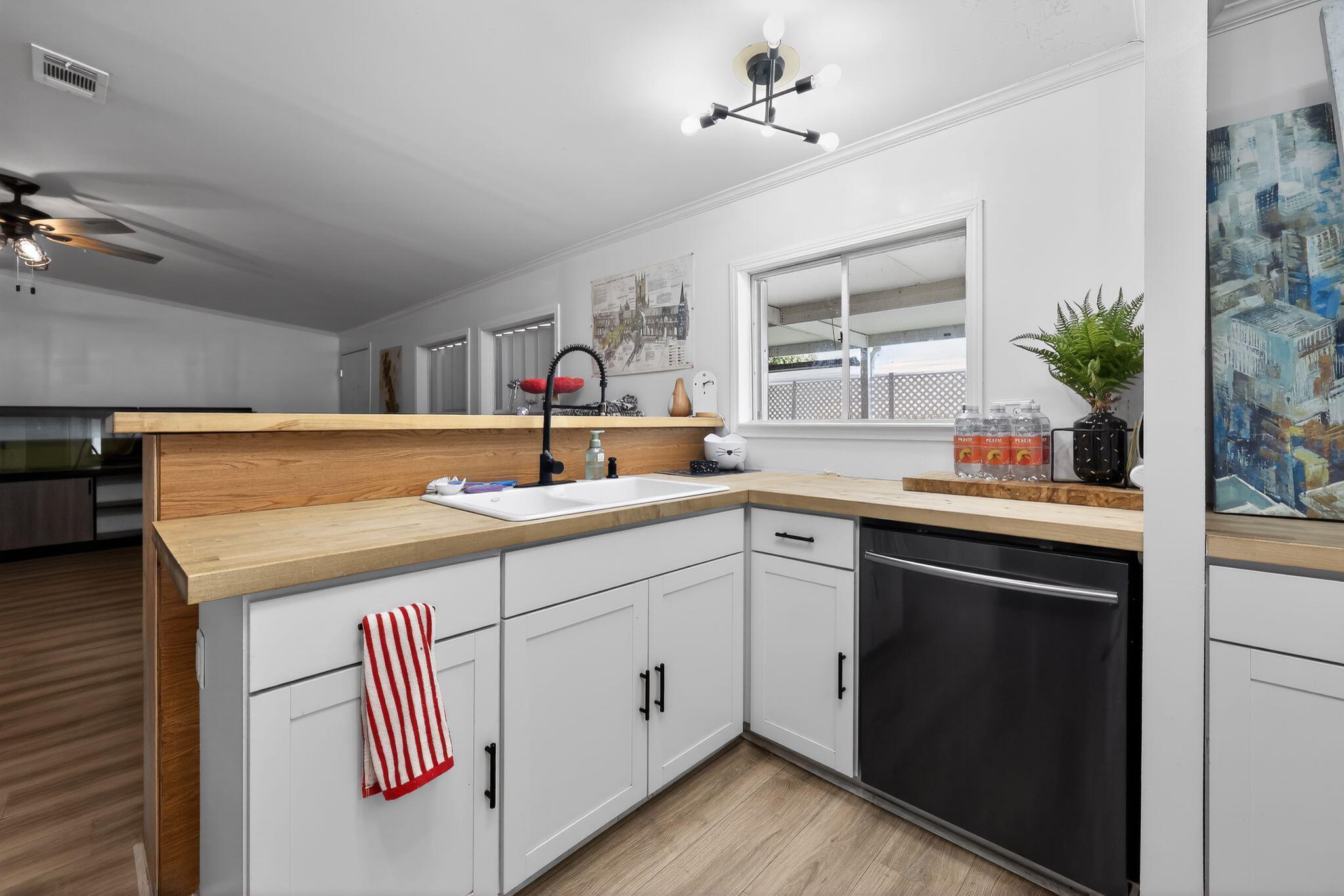 SANDALFOOT COVE SEC 1 - Residential